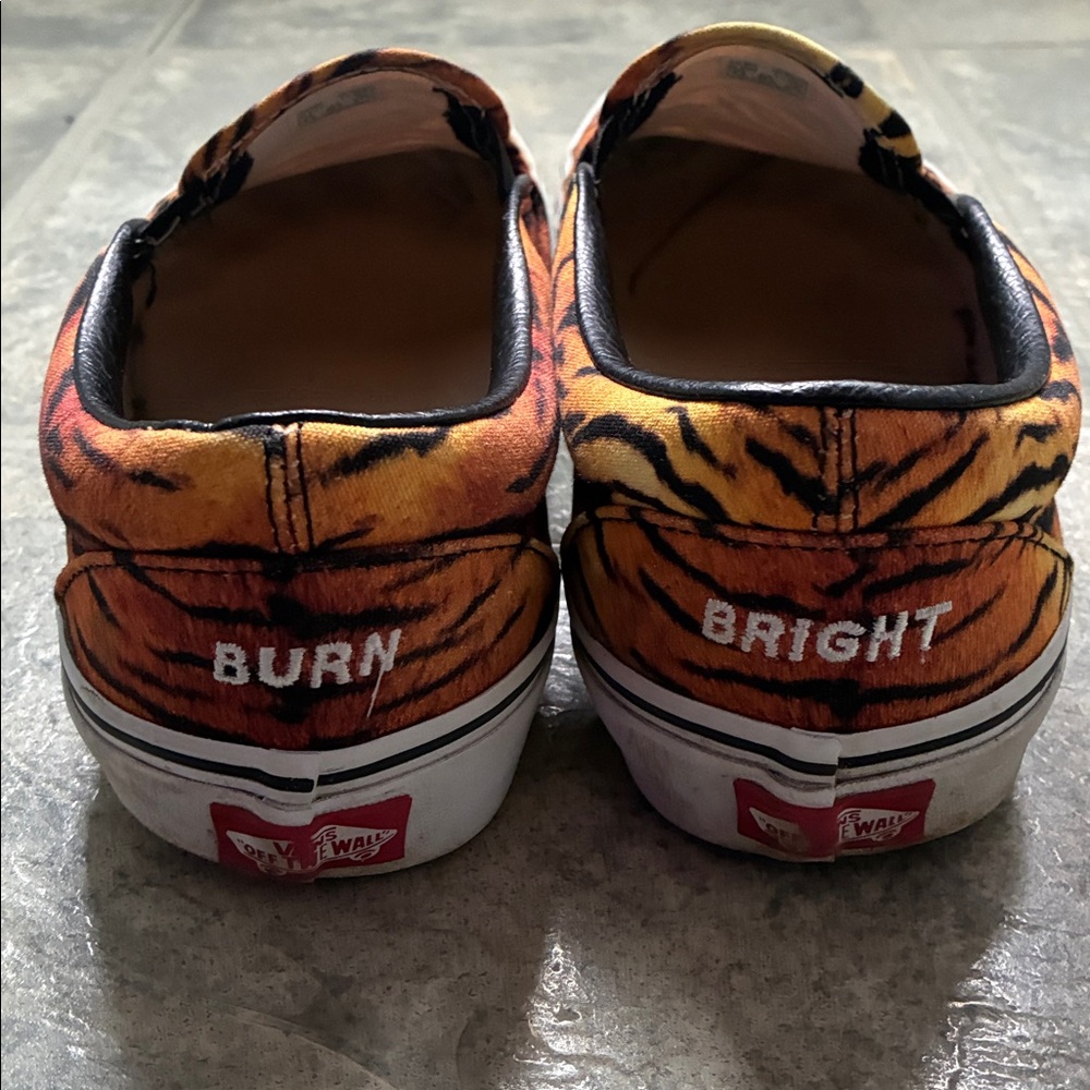 Vans Men's Orange Tiger Print Slip-On Sneakers. Logo BURN BRIGHT - Picture 2 of 6
